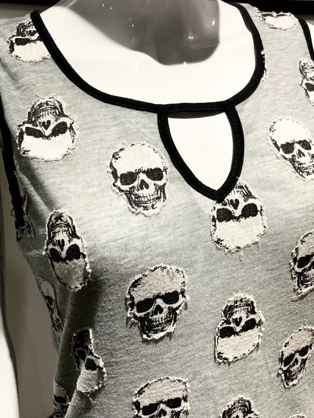 Jawbreaker Skull Sleeveless Shirt
